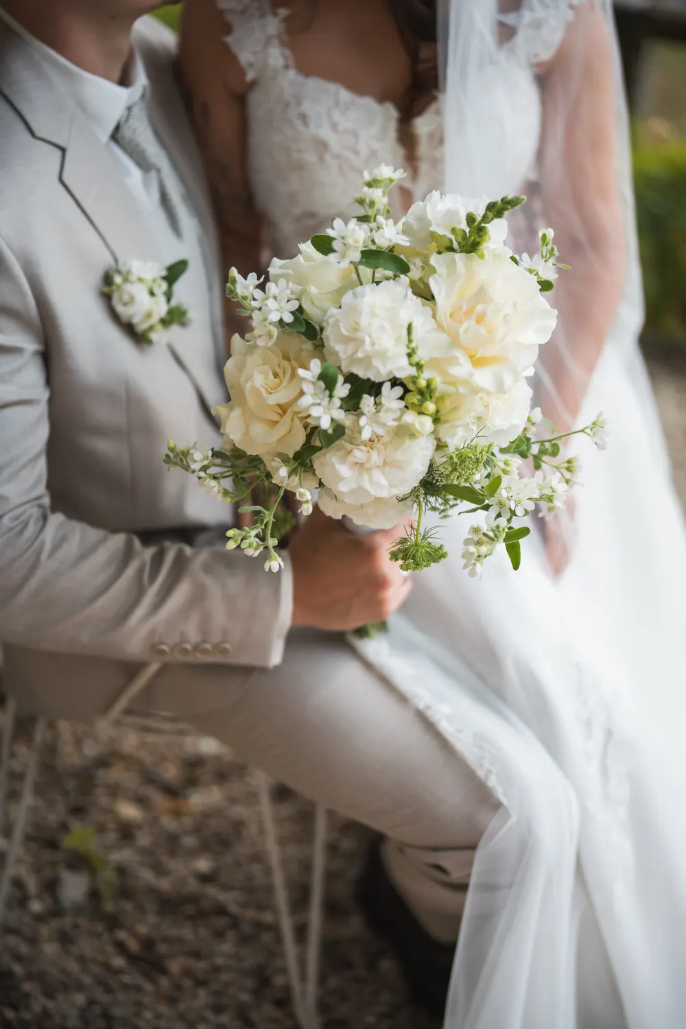 Bridal bouquet in white and cream.